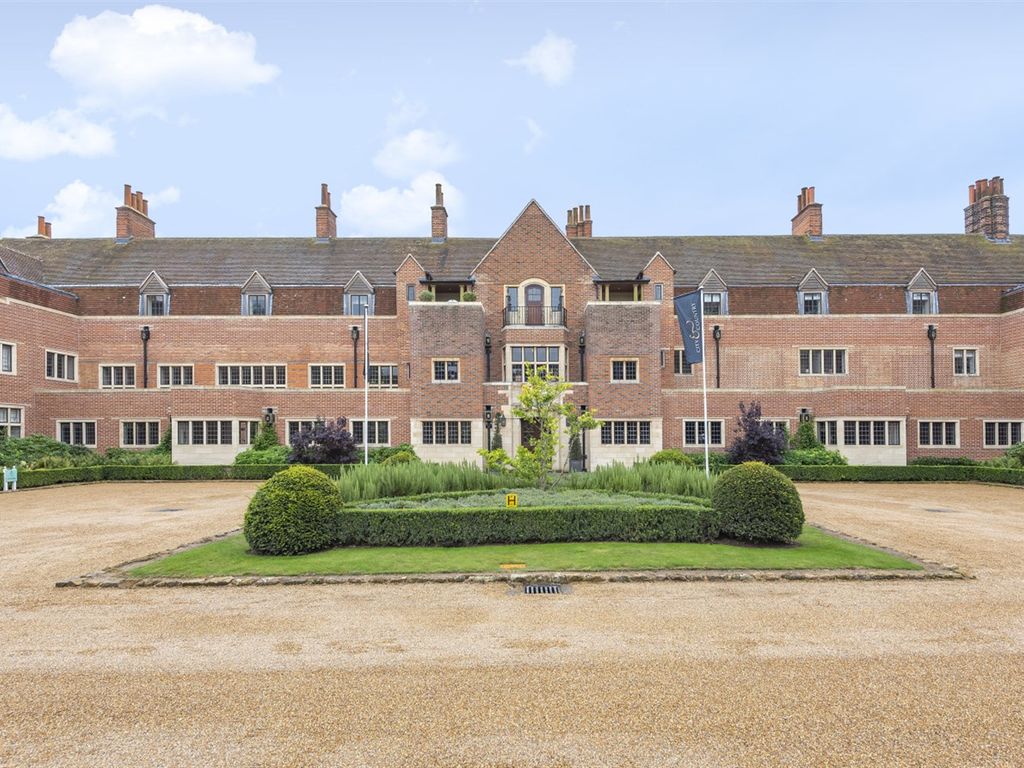 2 bed flat to rent in 38 King Edward Vii Apartments, Kings Drive, Midhurst, West Sussex GU29, £2,500 pcm