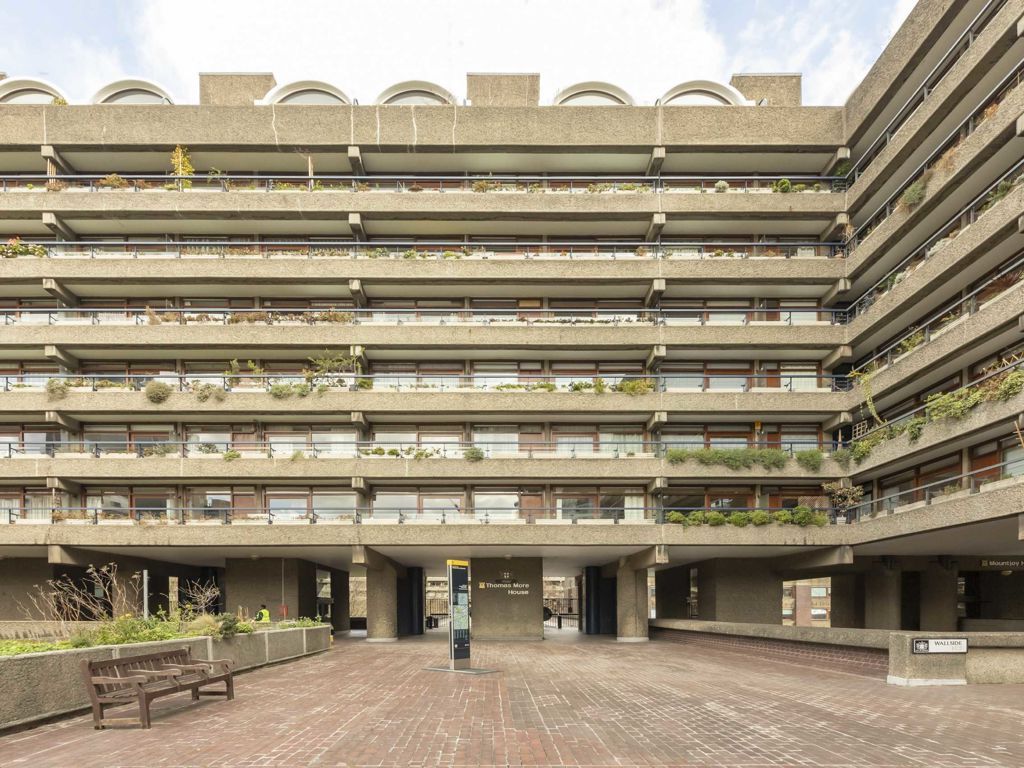 2 bed flat for sale in Barbican, London EC2Y, £950,000