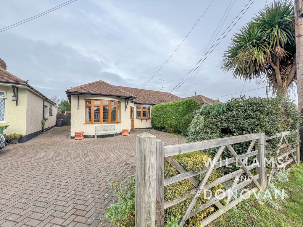 3 bed semi-detached bungalow for sale in Oxford Road, Ashingdon, Rochford SS4, £375,000