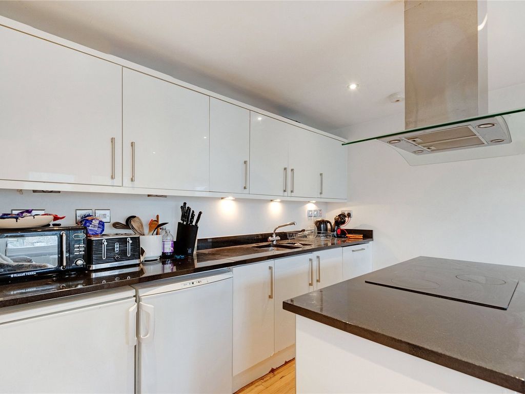 3 bed maisonette to rent in Ashmore Road, London W9, £3,250 pcm