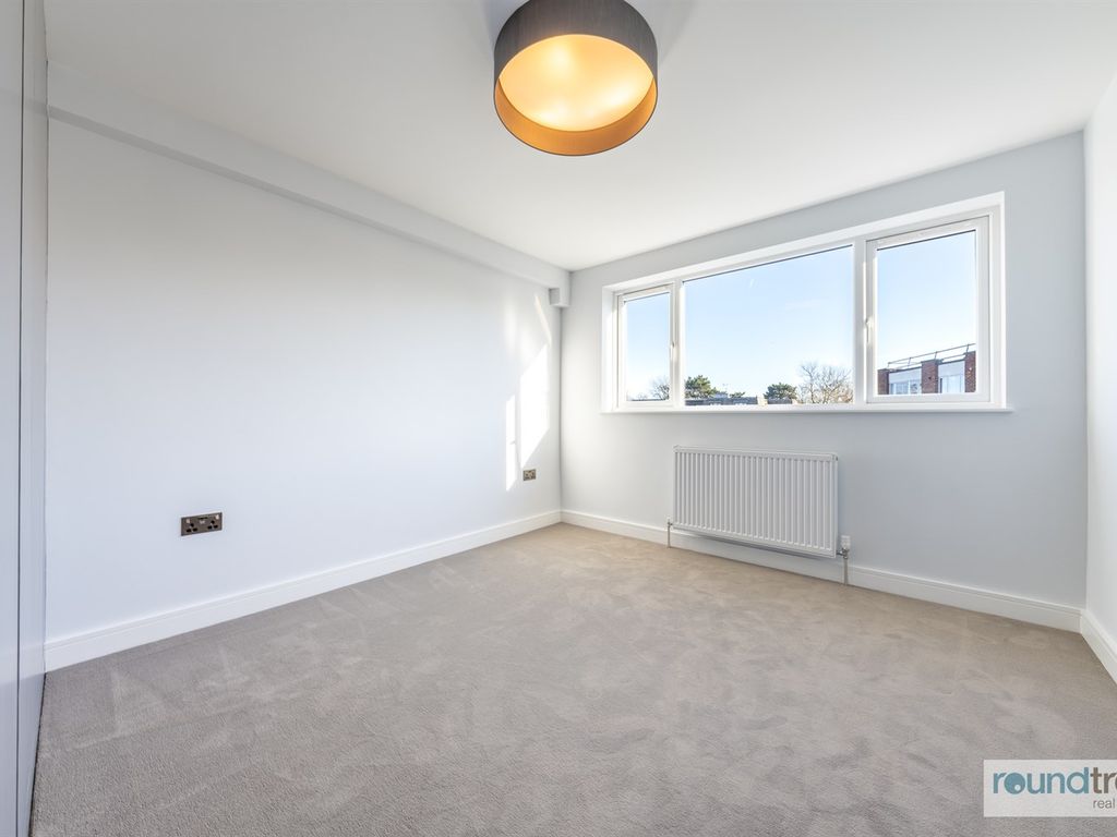 2 bed flat for sale in Dolphin Court, Woodlands, Golders Green NW11, £649,950
