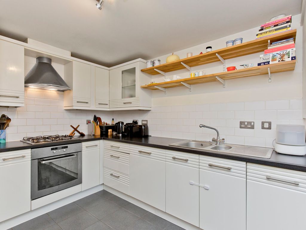 2 bed flat for sale in 12/7 Constitution Place, Leith EH6, £260,000