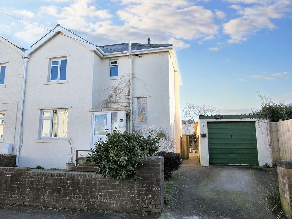 3 bed town house for sale in Seaview Place, Llantwit Major CF61, £325,000