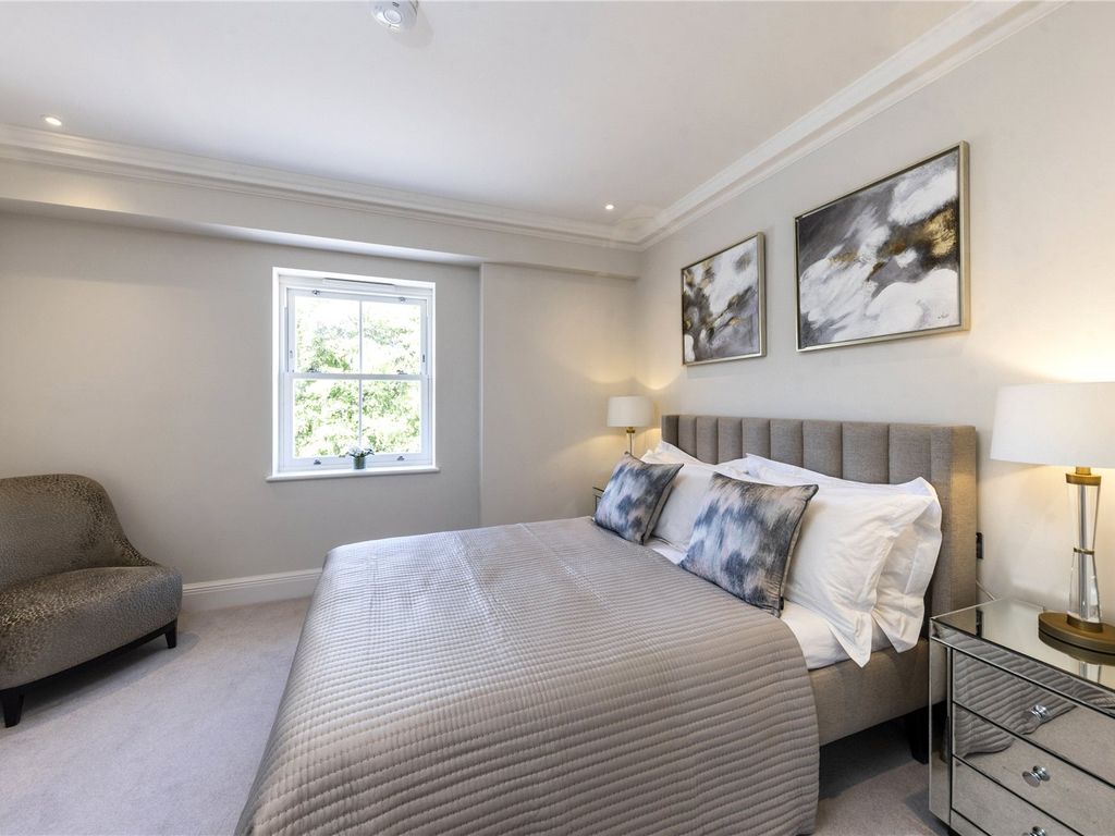 2 bed flat for sale in Lower Teddington Road, Hampton Wick KT1, £699,950