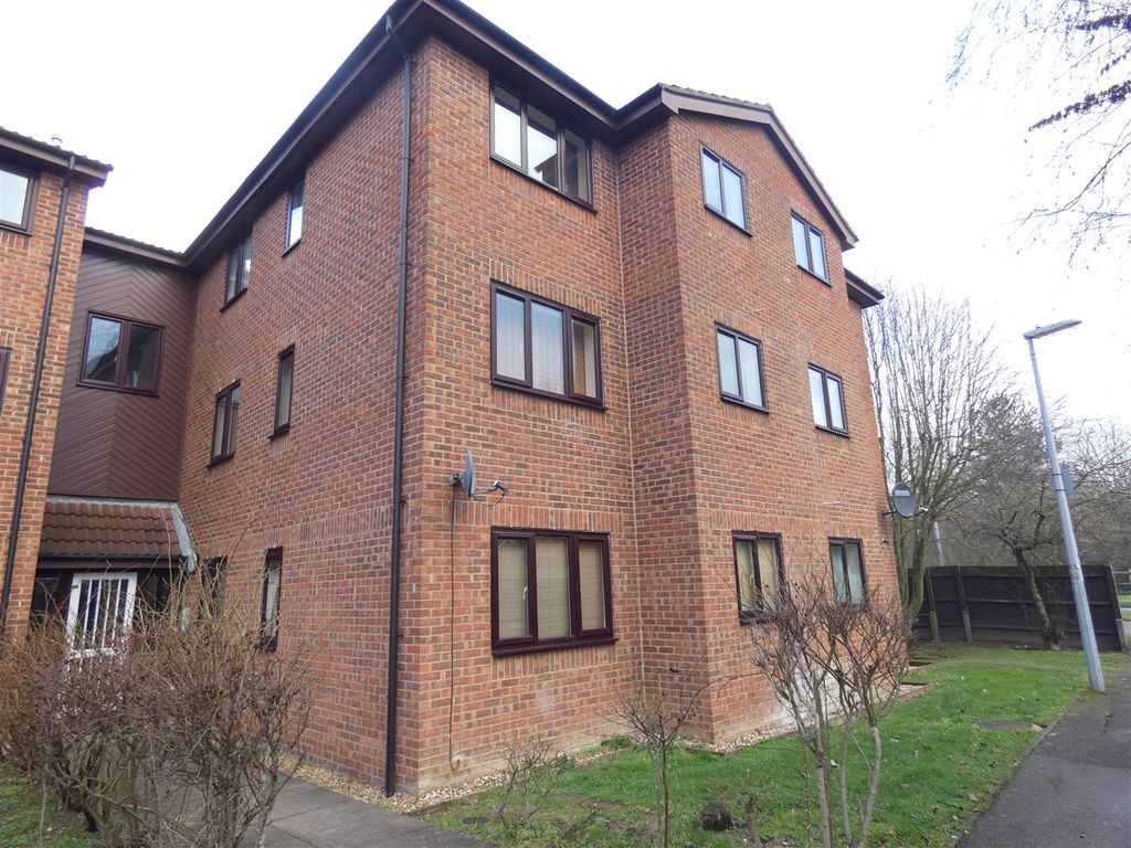 1 bed flat to rent in Speedwell Close, Cherry Hinton, Cambridge CB1, £1,100 pcm