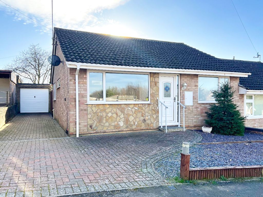2 bed bungalow for sale in Avon Close, Kettering NN16, £230,000