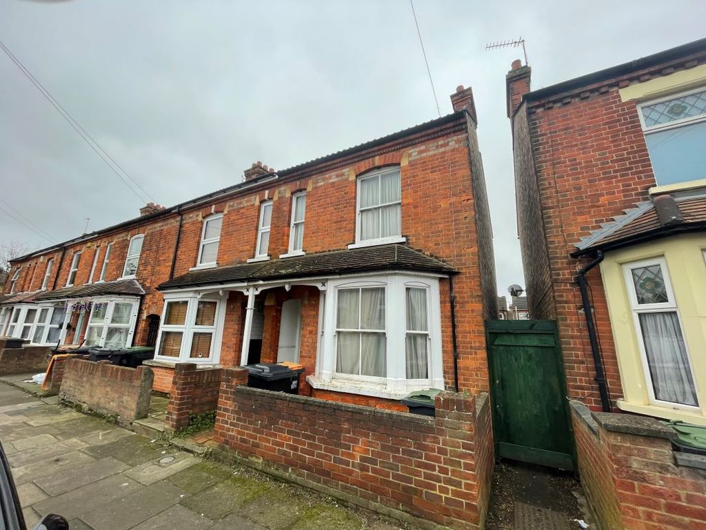 3 bed end terrace house for sale in 13 Bridge Road, Bedford, Bedfordshire MK42, £135,000
