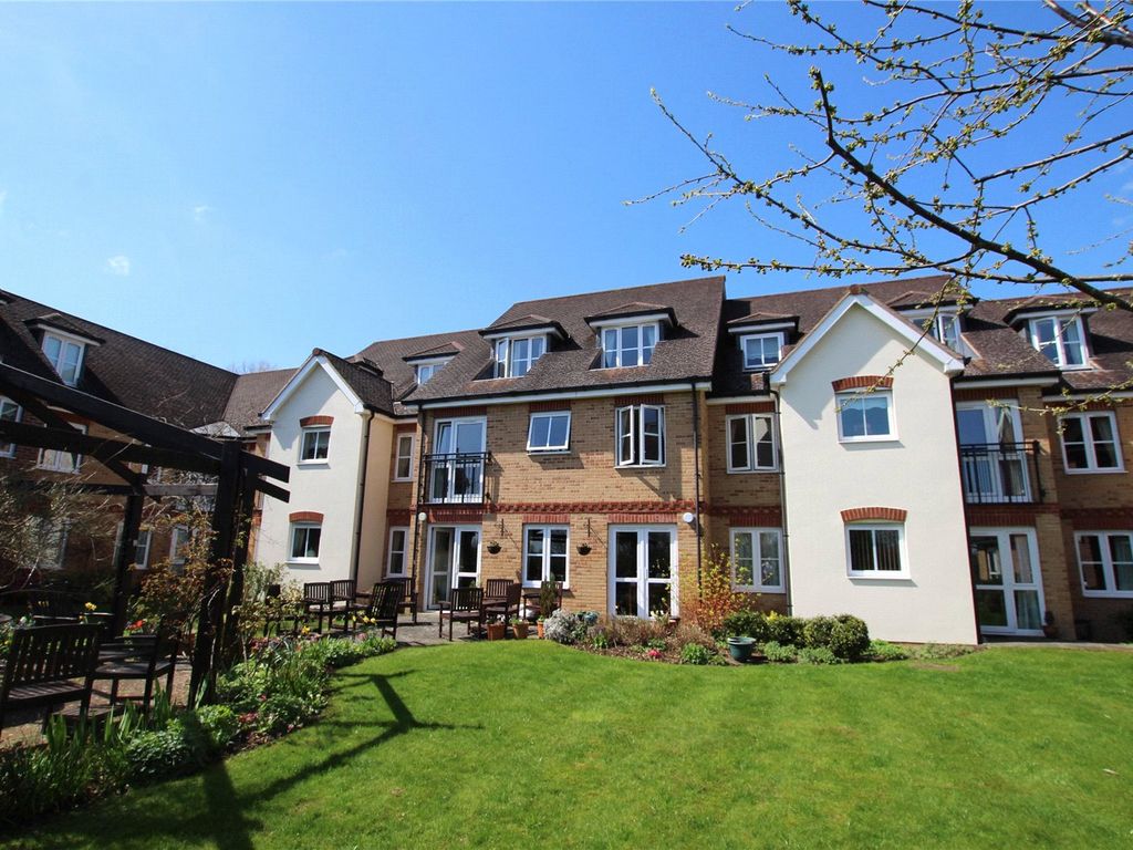 1 bed flat for sale in St Rumbolds Court, Brackley, Northants NN13, £135,000