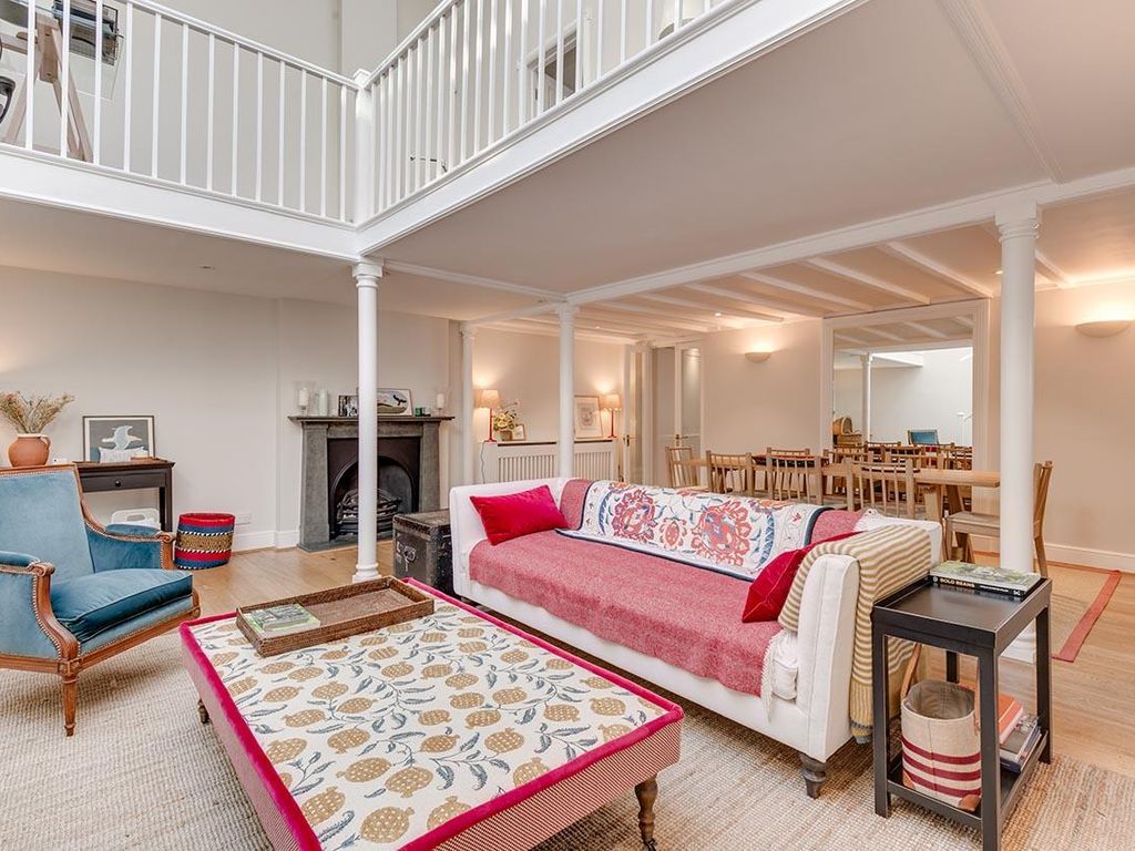 2 bed mews house for sale in Fulham Road, London SW6, £1,500,000