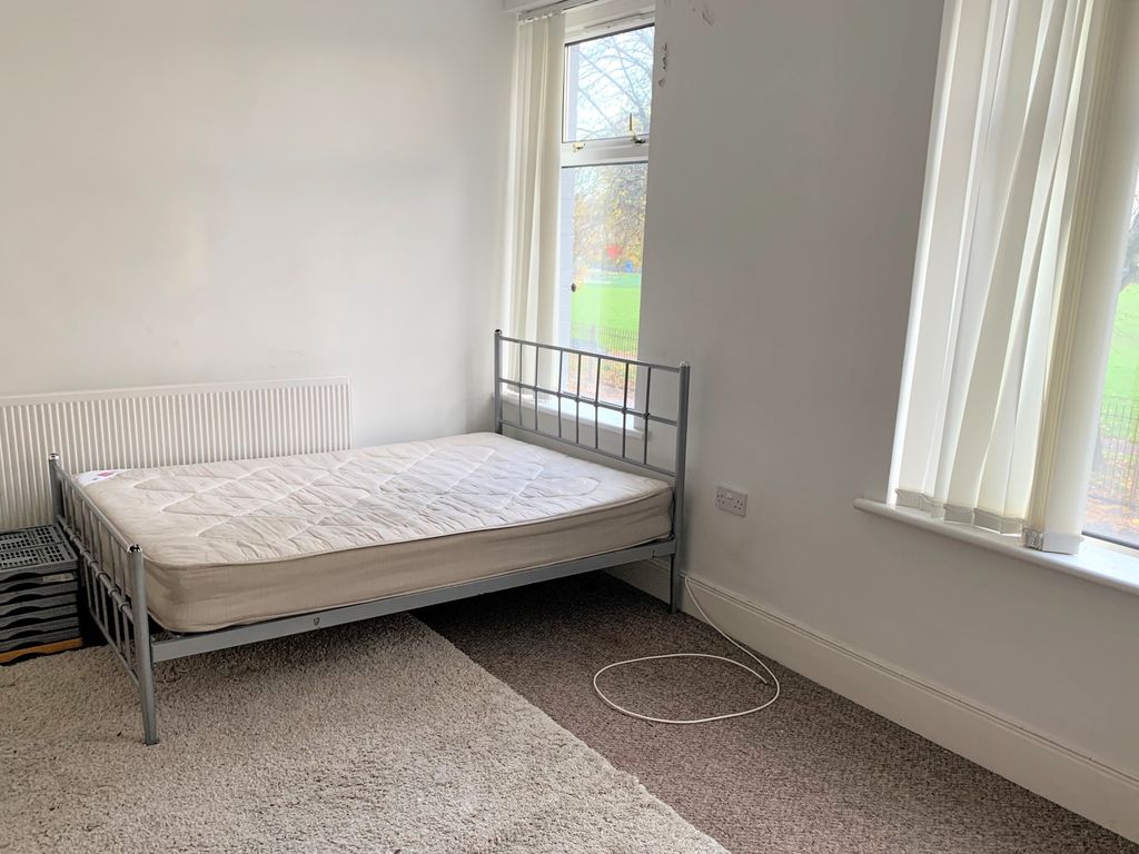 Room to rent in Ferry Road, Cardiff CF11, £575 pcm