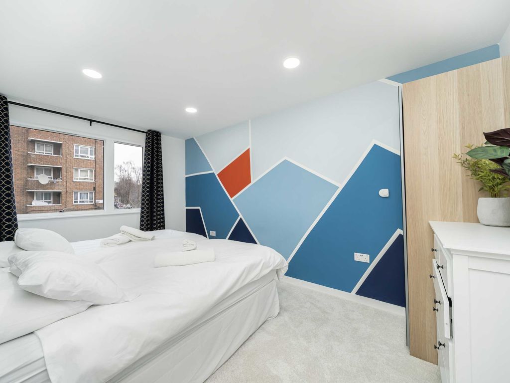 2 bed flat for sale in Abbey Road, London NW8, £765,000