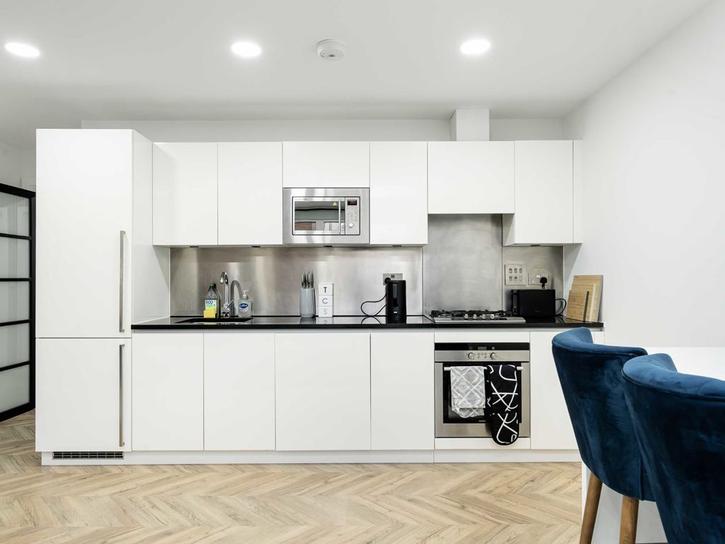 2 bed flat for sale in Abbey Road, London NW8, £765,000