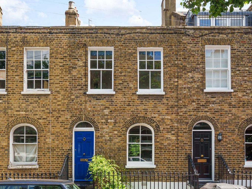 2 bed terraced house for sale in Halton Road, London N1, £1,100,000