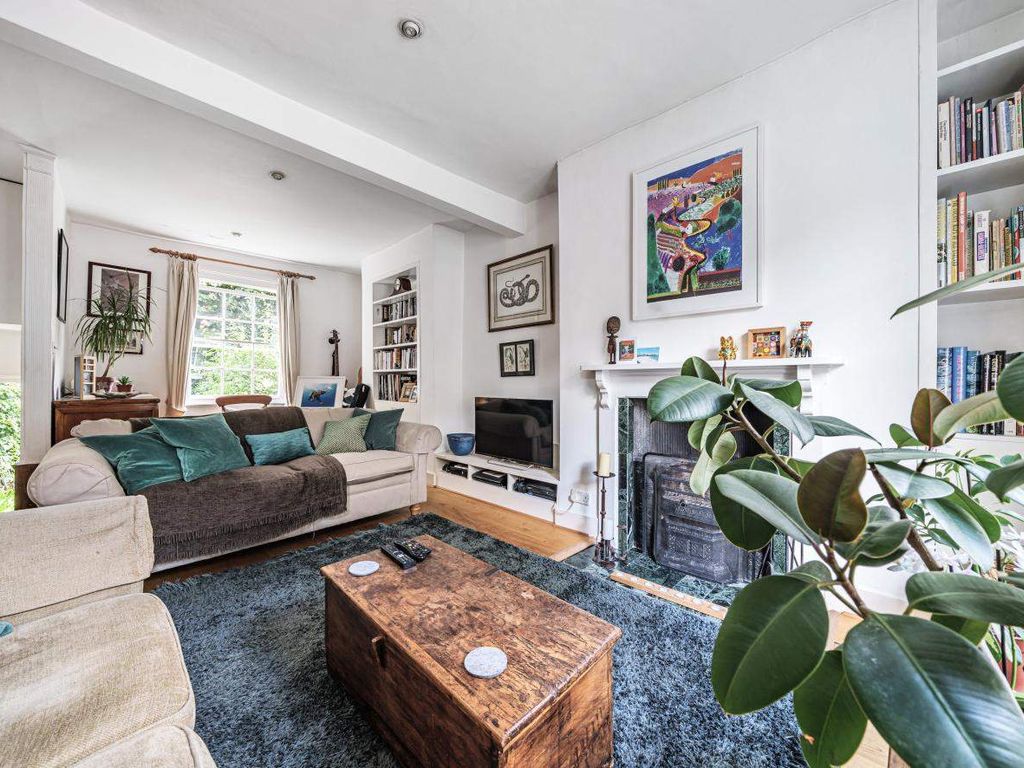 2 bed terraced house for sale in Halton Road, London N1, £1,100,000