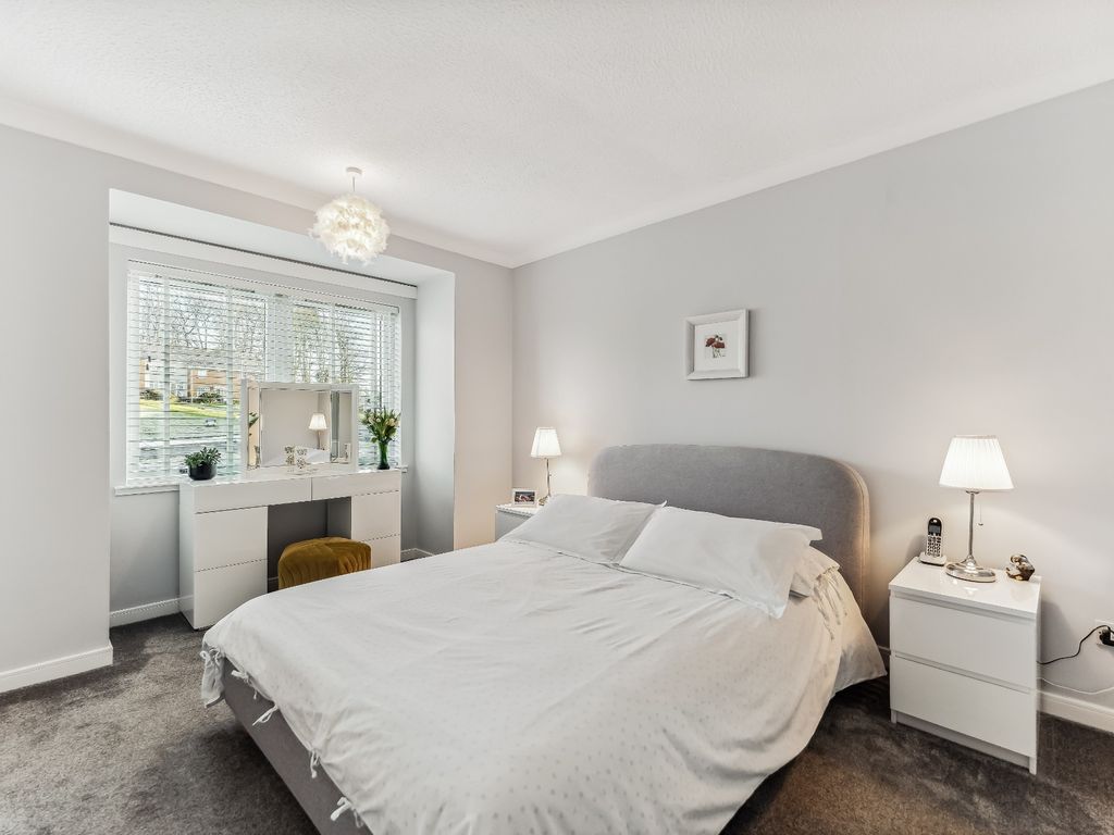 2 bed flat for sale in Muir Court, Netherlee, East Renfrewshire G44, £215,000