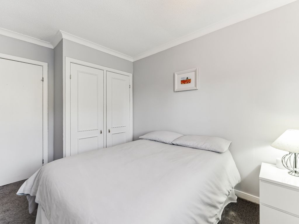 2 bed flat for sale in Muir Court, Netherlee, East Renfrewshire G44, £215,000