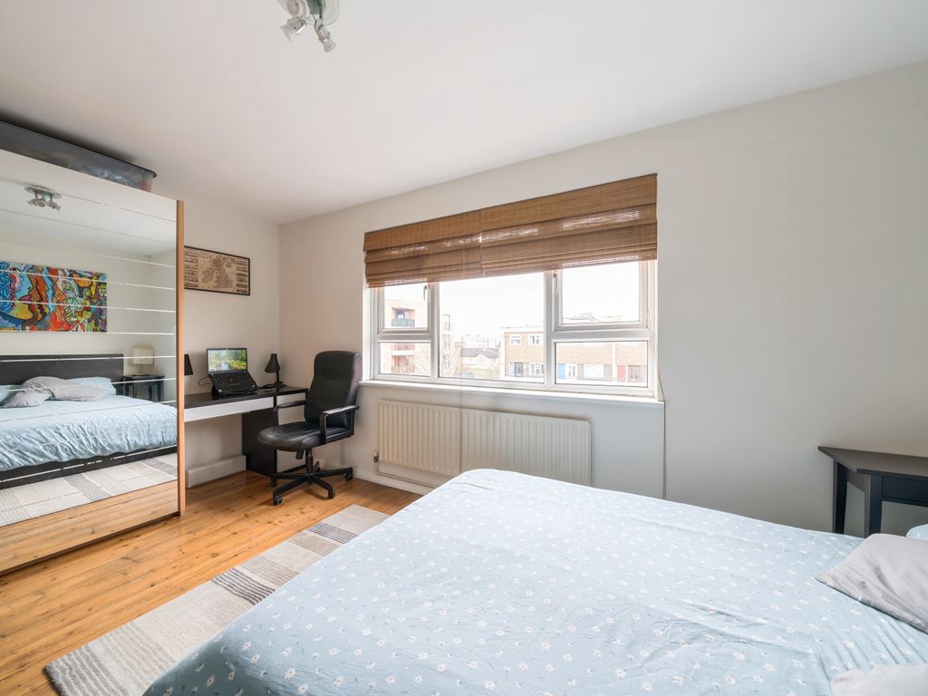 2 bed flat for sale in Acre Road, Kingston Upon Thames KT2, £375,000