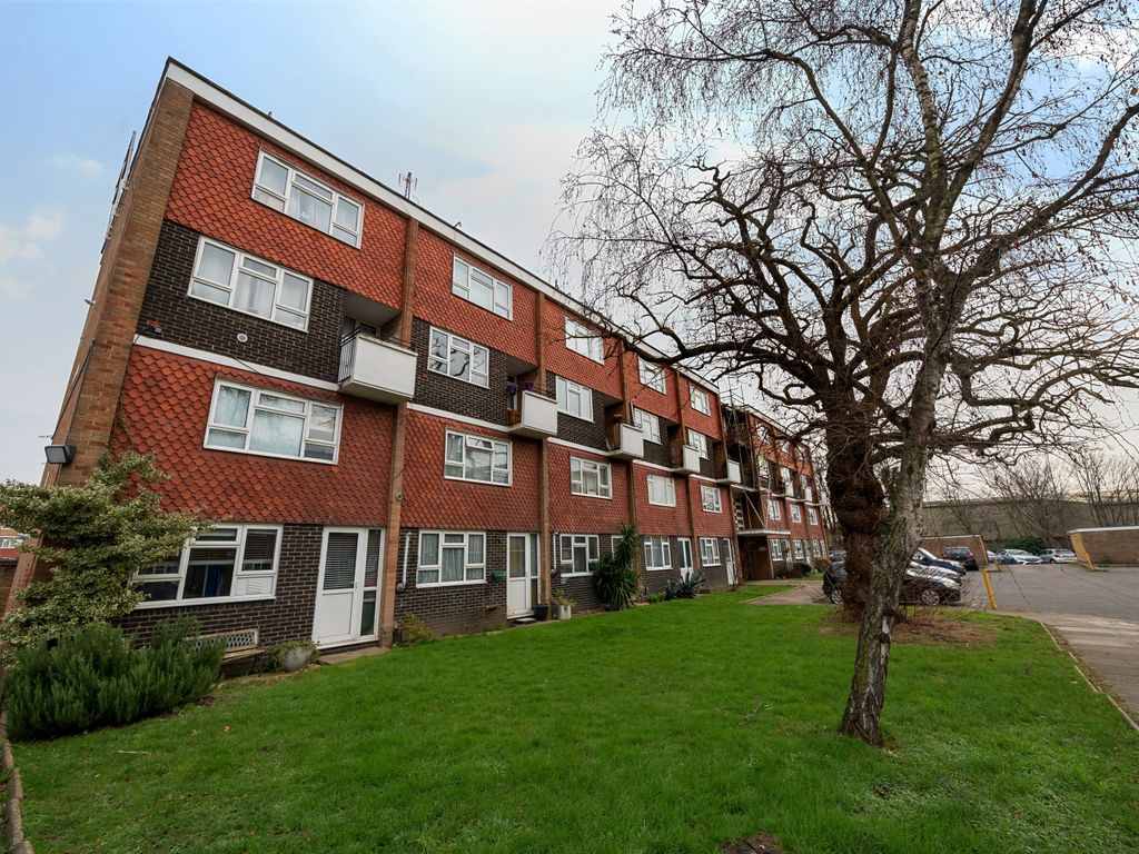 2 bed flat for sale in Acre Road, Kingston Upon Thames KT2, £375,000