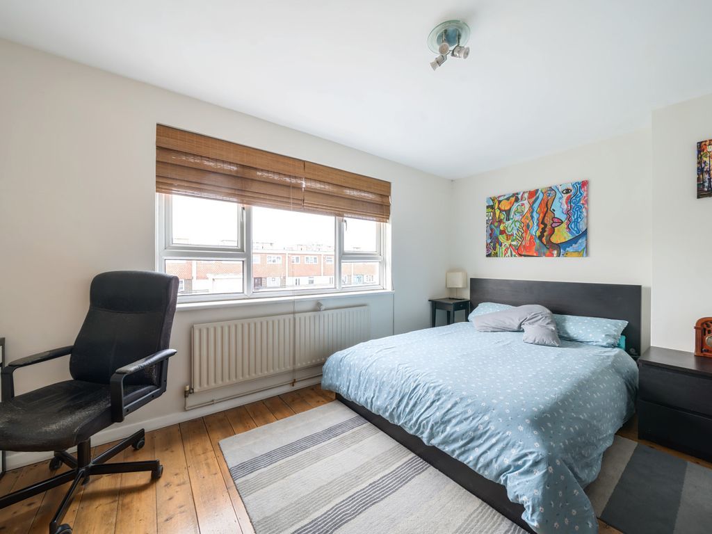 2 bed flat for sale in Acre Road, Kingston Upon Thames KT2, £375,000