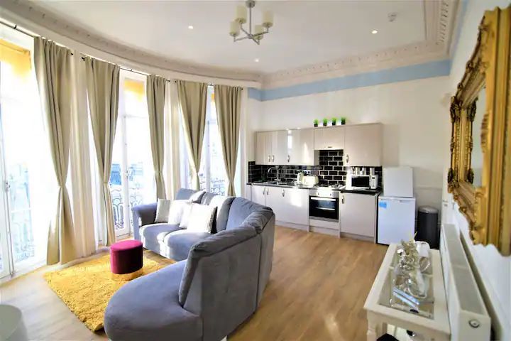 1 bed flat to rent in Brunswick Place, Hove BN3, £1,700 pcm