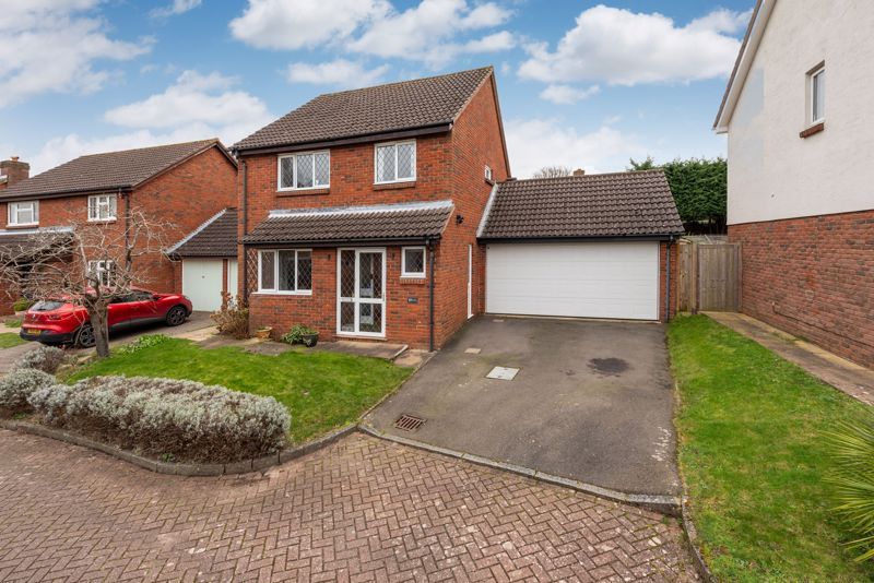 3 bed detached house for sale in The Green, Fetcham, Leatherhead KT22, £724,950