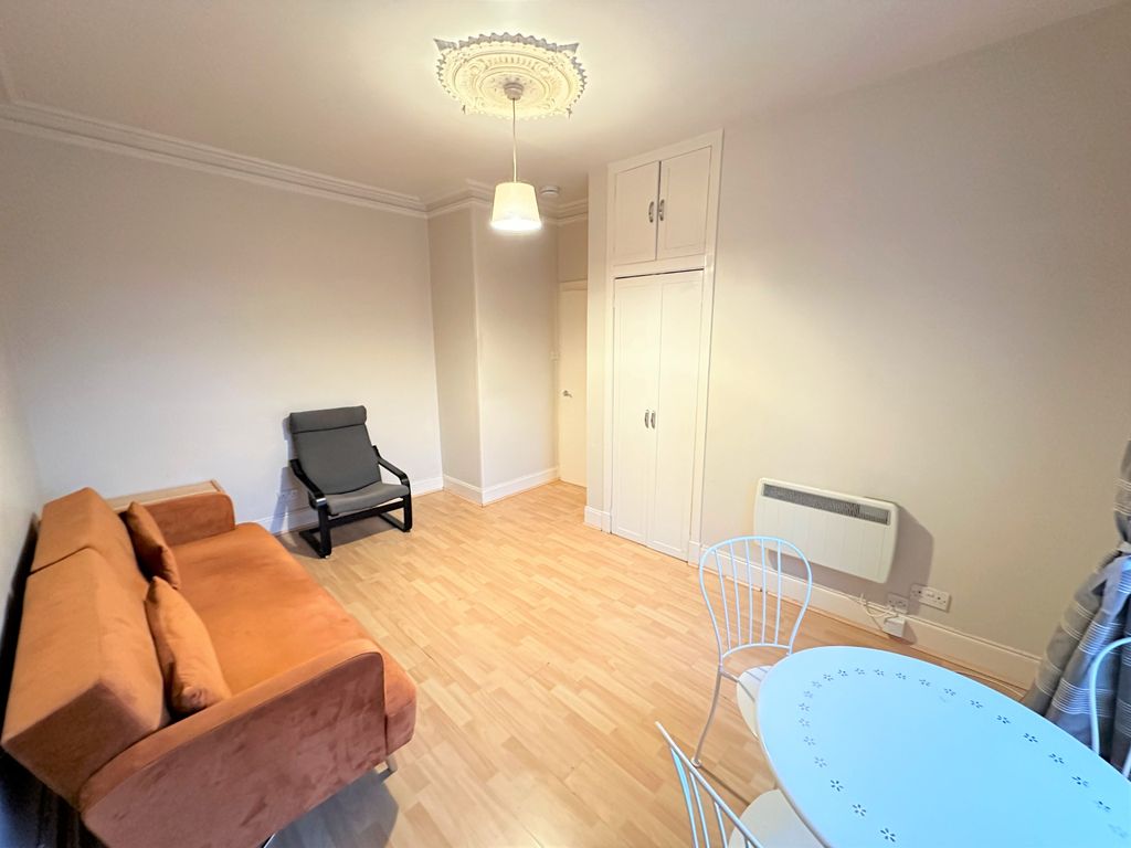 1 bed flat for sale in Baldovan Terrace, Dundee DD4, £63,000
