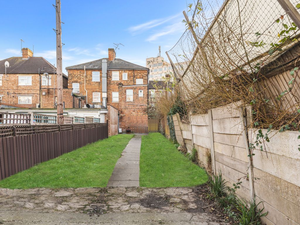 1 bed flat for sale in East Barnet Road, New Barnet EN4, £250,000