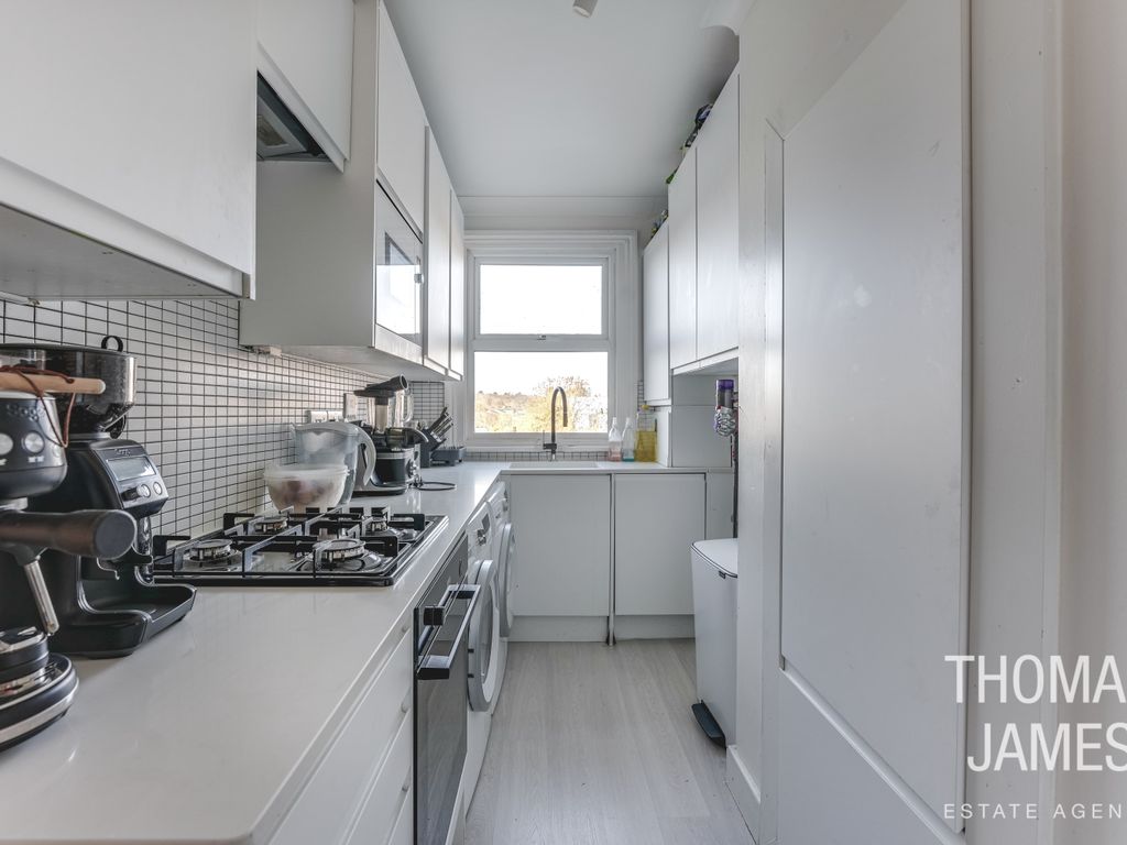 1 bed flat for sale in East Barnet Road, New Barnet EN4, £250,000