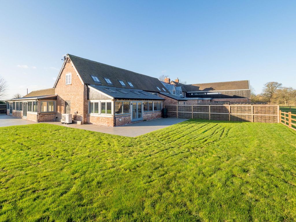 4 bed barn conversion for sale in Charlecote, Wellesbourne, Warwickshire CV35, £1,150,000