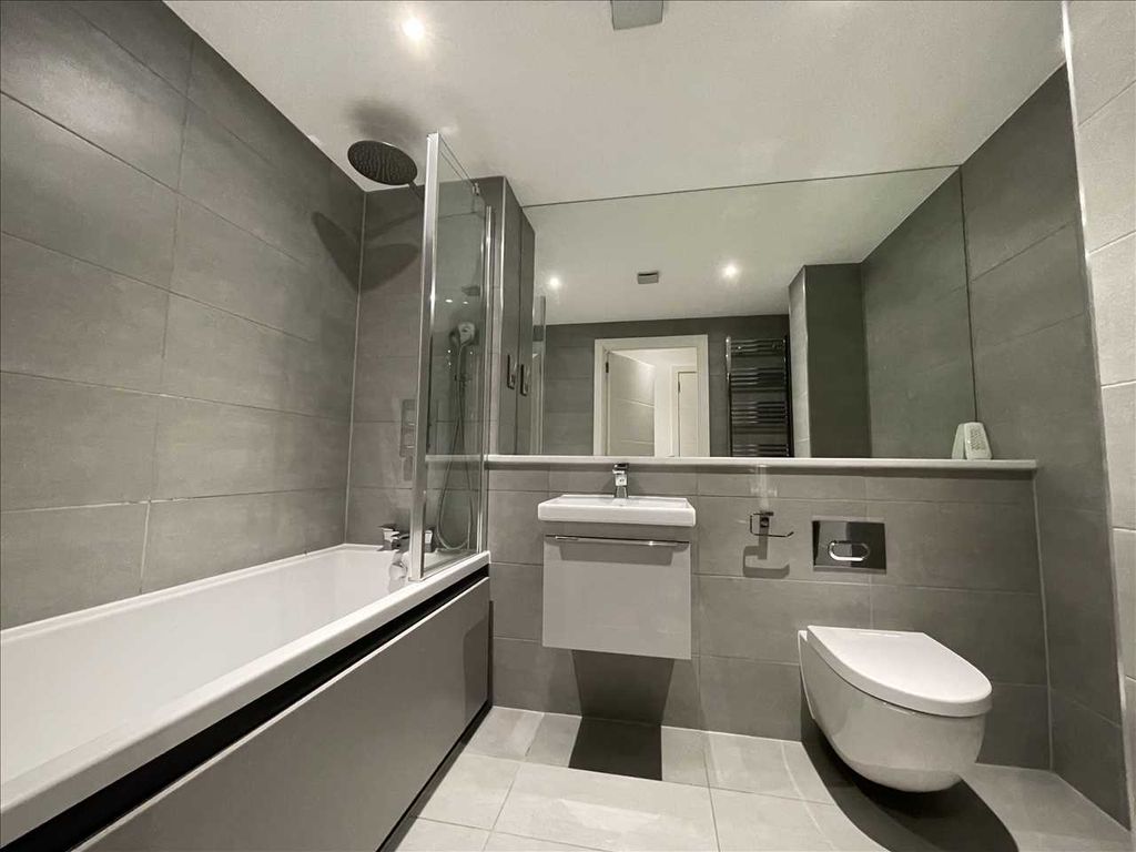 1 bed flat to rent in Broadoaks, 548 Streetsbrook Road, Solihull B91, £975 pcm