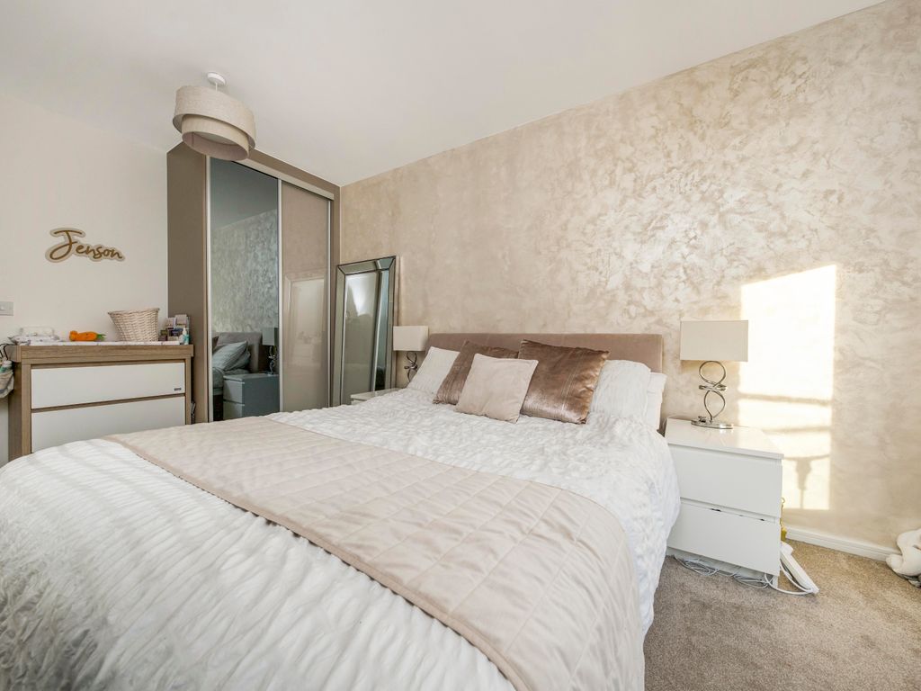1 bed flat for sale in Henbury Way, Watford WD19, £260,000