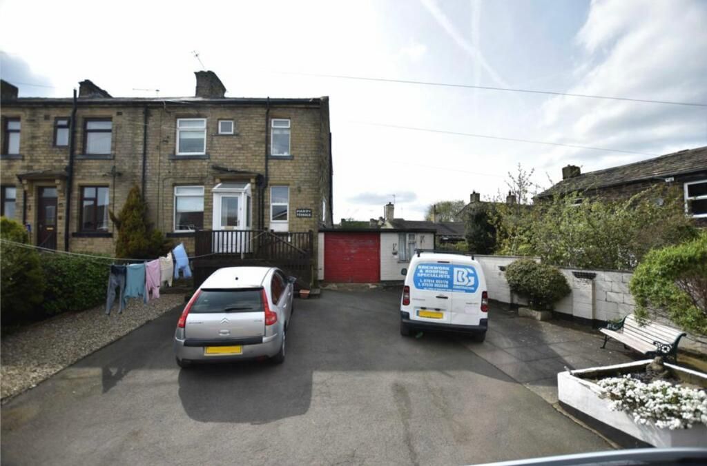 2 bed terraced house to rent in Hardy Terrace, Bradford BD6, £800 pcm