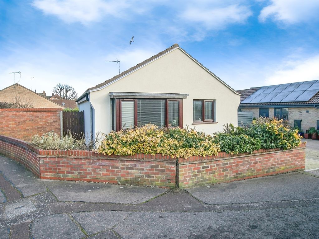 2 bed detached bungalow for sale in Sioux Close, Highwoods, Colchester CO4, £310,000