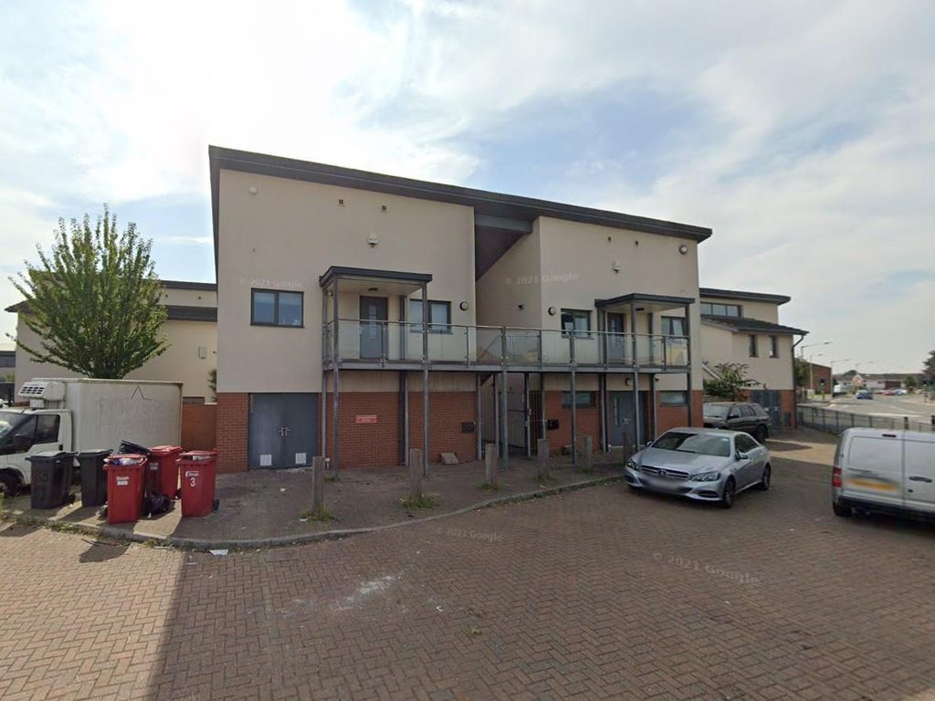 1 bed flat to rent in Greenwatt Way, Slough SL1, £1,150 pcm