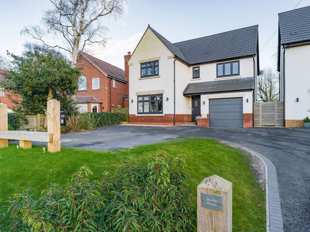 5 bed detached house for sale in Delph Lane, Daresbury WA4, £695,000