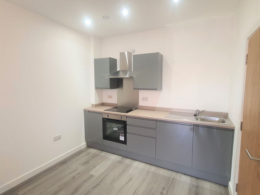 1 bed flat to rent in The Card House, Bingley Road, Bradford, West Yorkshire BD9, £650 pcm
