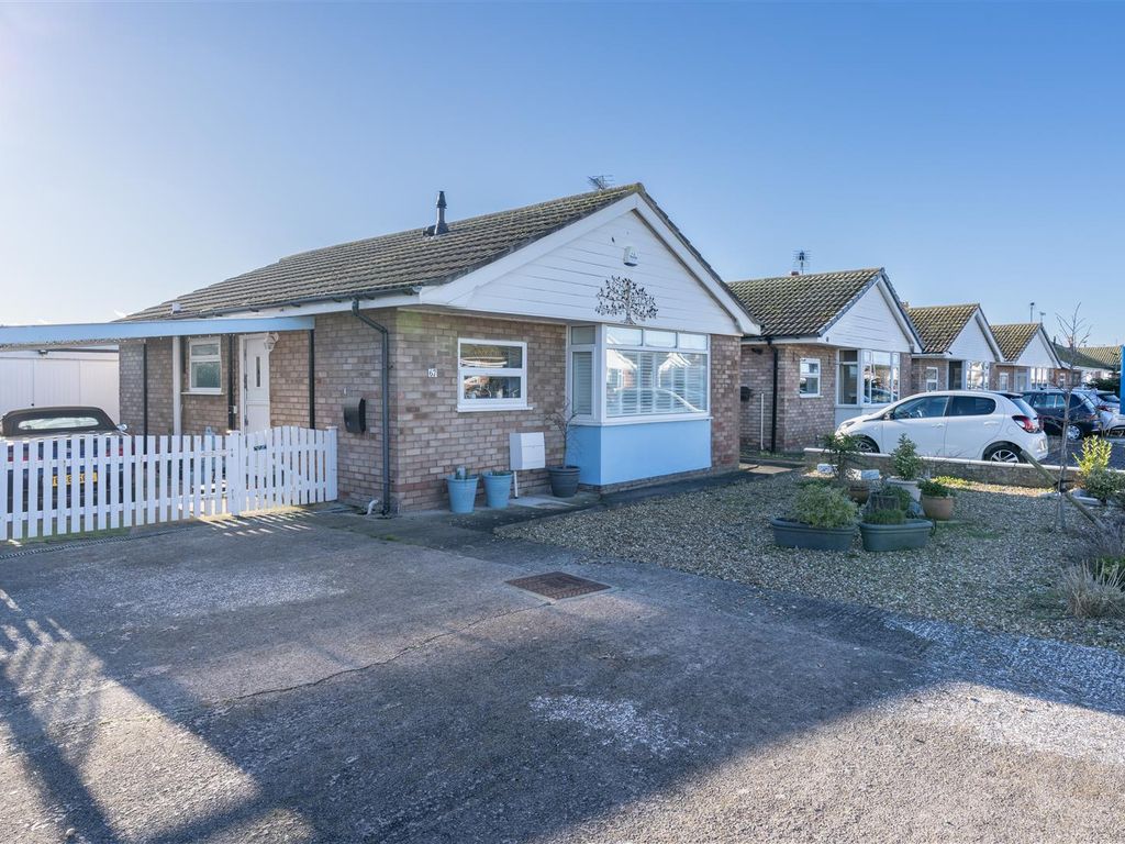 2 bed detached bungalow for sale in Lon Y Cyll, Pensarn LL22, £195,000
