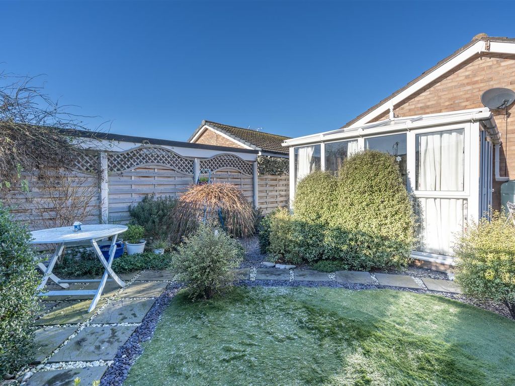 2 bed detached bungalow for sale in Lon Y Cyll, Pensarn LL22, £195,000