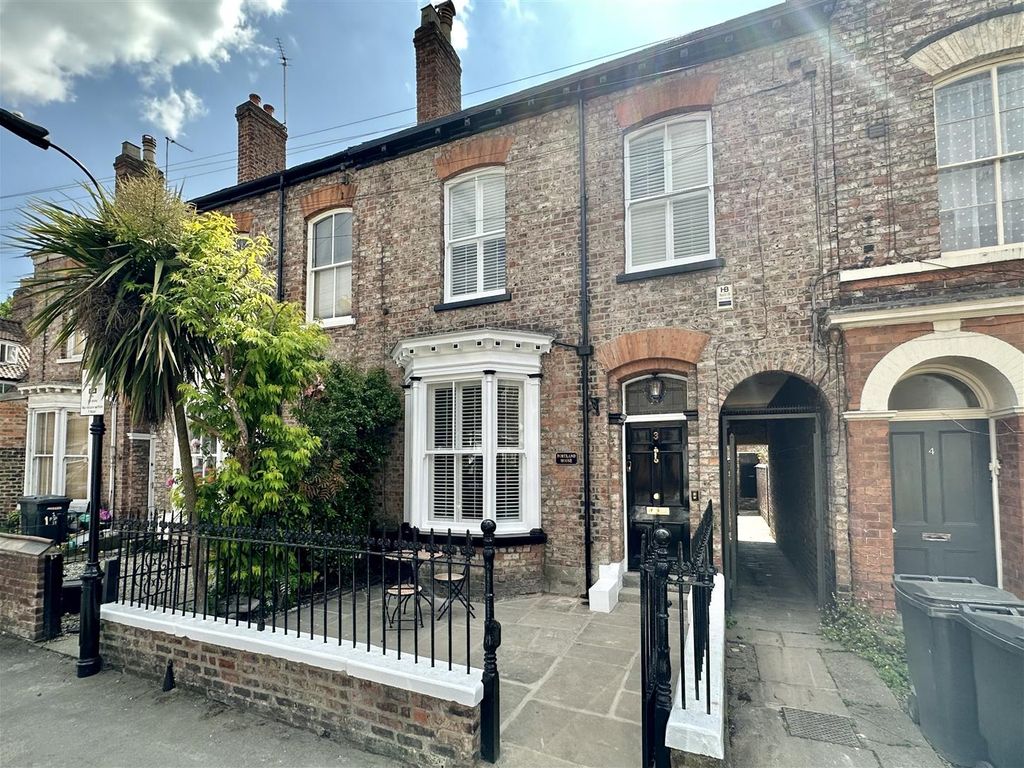 Property to rent in Portland Street, York YO31, £1,300 pcm