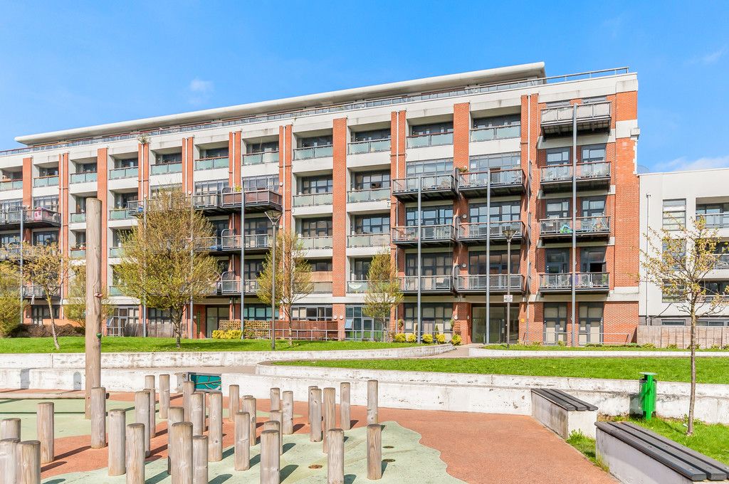1 bed flat for sale in Court Way, London W3, £315,000