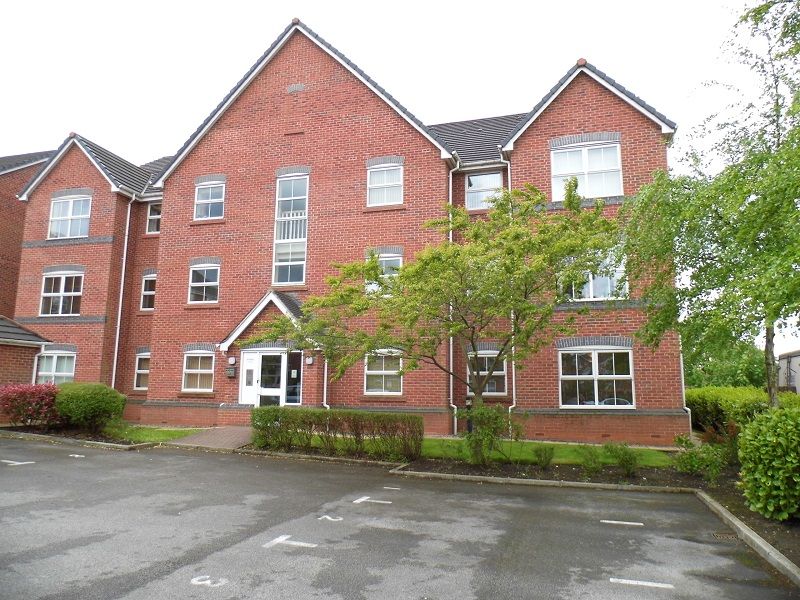 2 bed flat to rent in Wrenbury Drive, Northwich, Cheshire CW9, £750 pcm