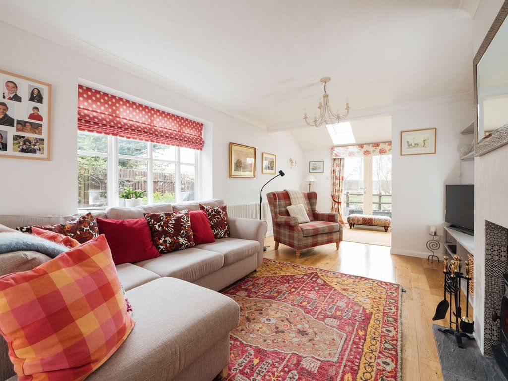 4 bed link-detached house for sale in St. Marys Close, Felmersham MK43, £525,000