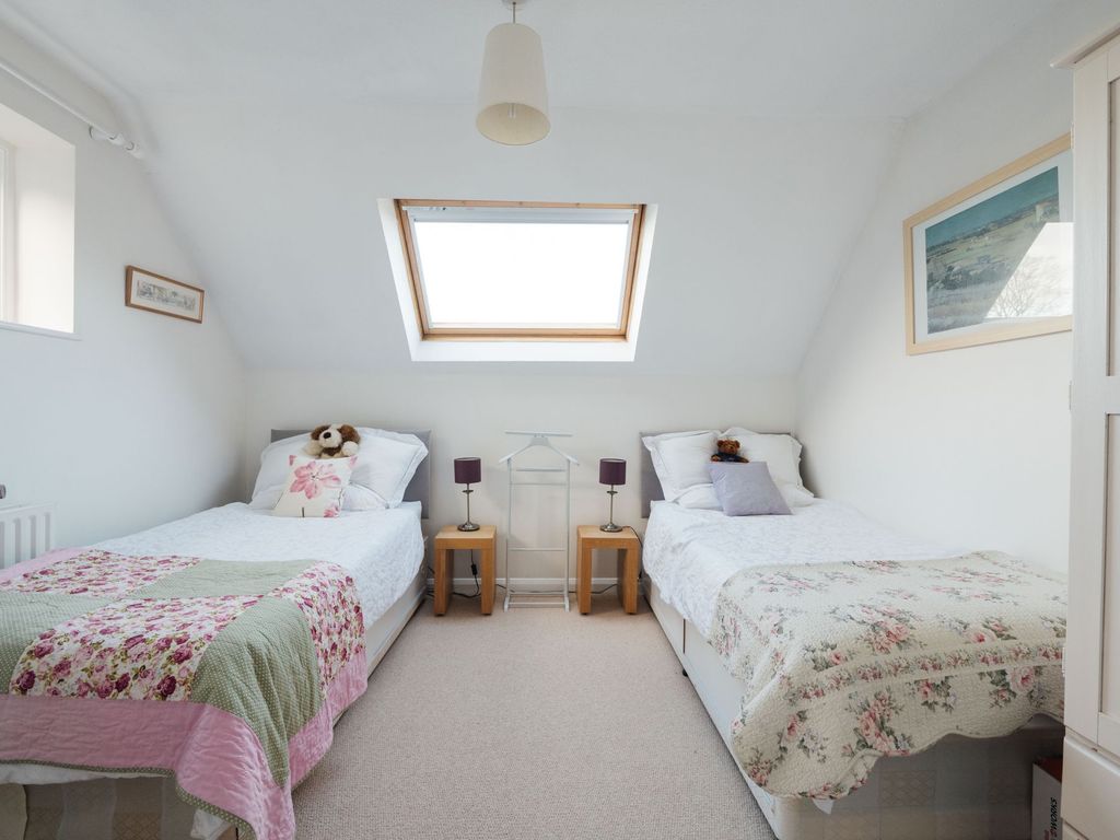 4 bed link-detached house for sale in St. Marys Close, Felmersham MK43, £525,000
