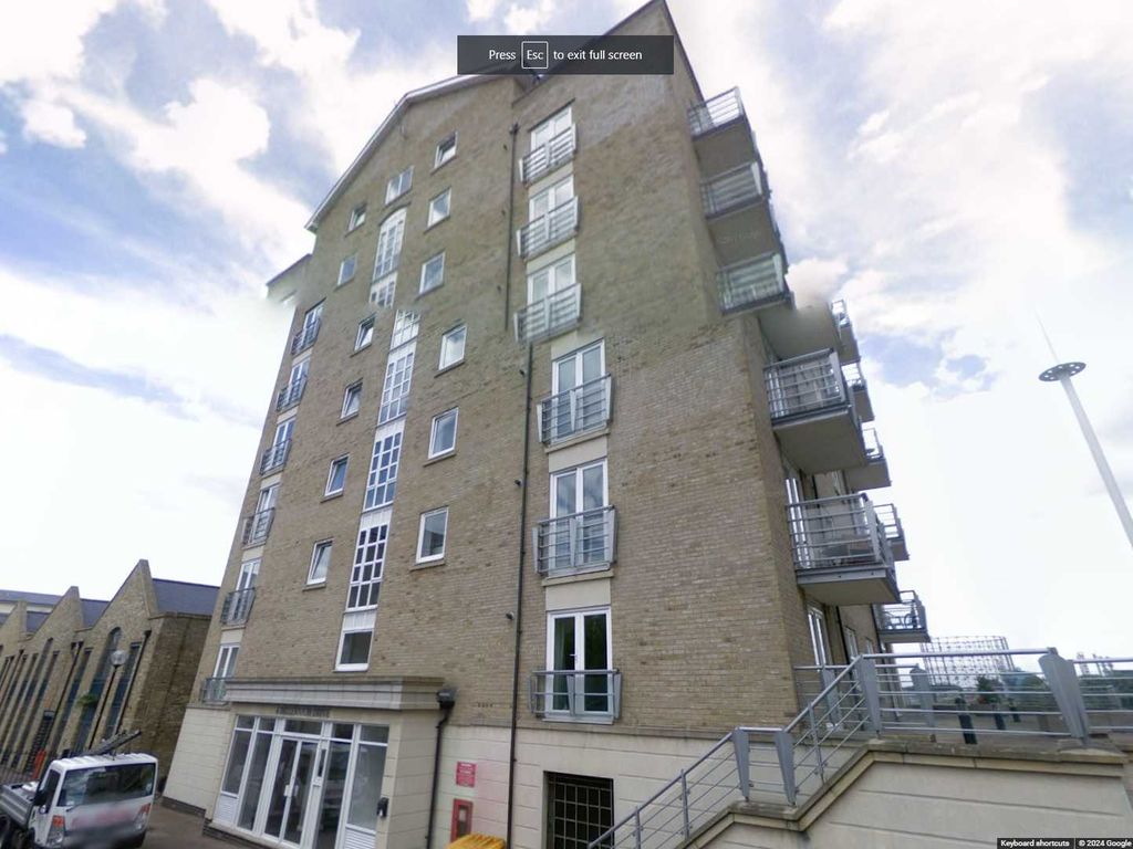 2 bed flat to rent in Schooner Close, Isle Of Dogs, London E14, £2,271 pcm