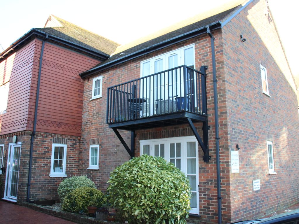 1 bed mews house for sale in Crown Mews, Hungerford RG17, £179,950