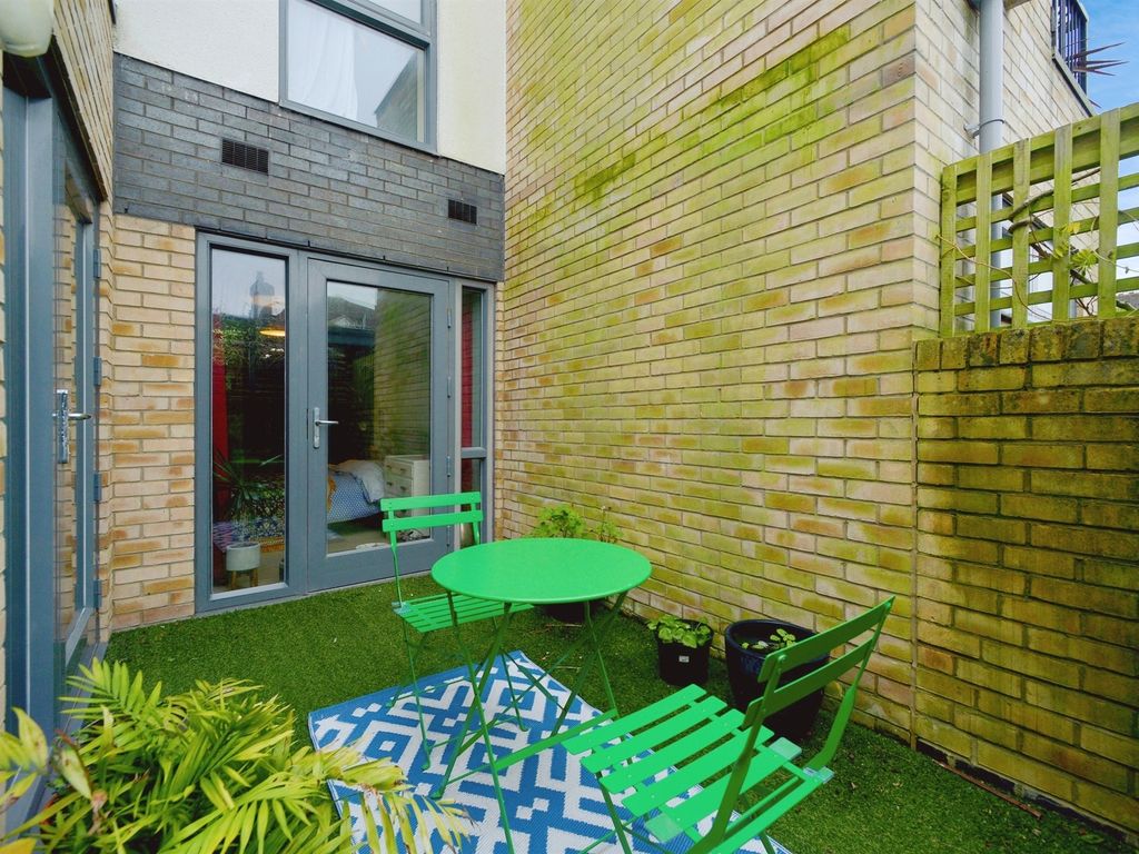1 bed flat for sale in Melbourne Street, Brighton BN2, £135,000