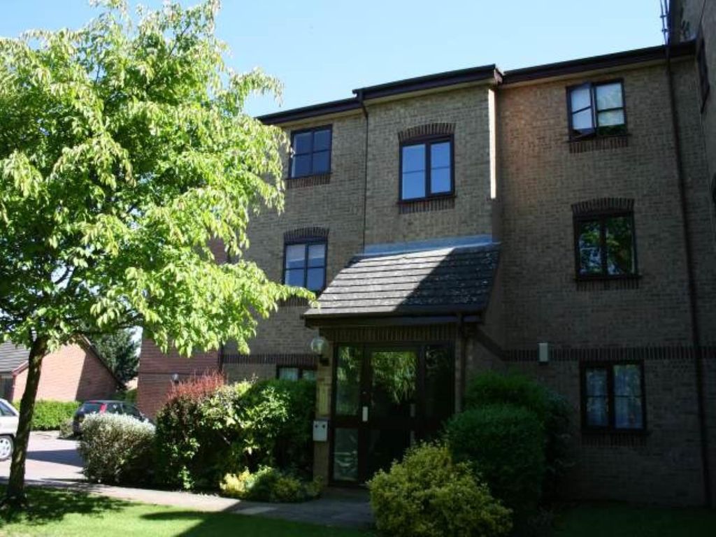 2 bed flat to rent in Poets Chase, Aylesbury HP21, £1,100 pcm
