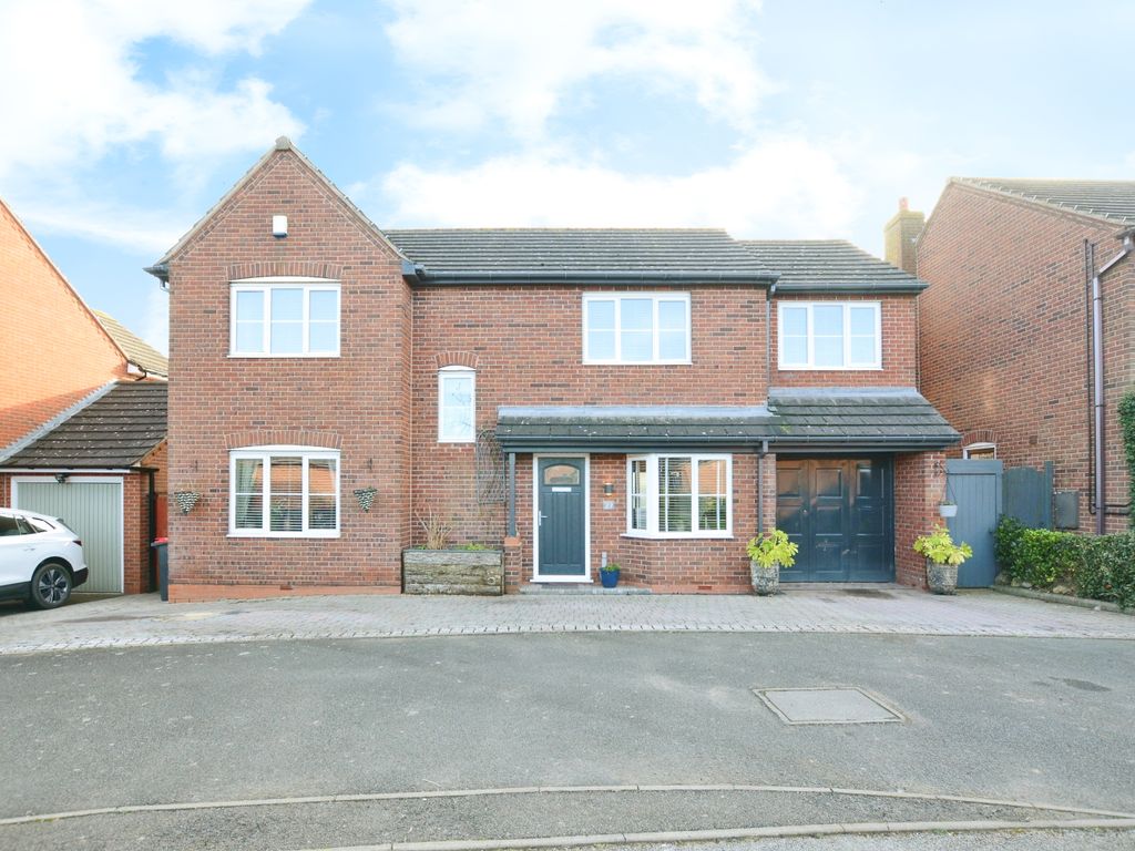 4 bed detached house for sale in Hill Crest Farm Close, Warton, Tamworth B79, £420,000