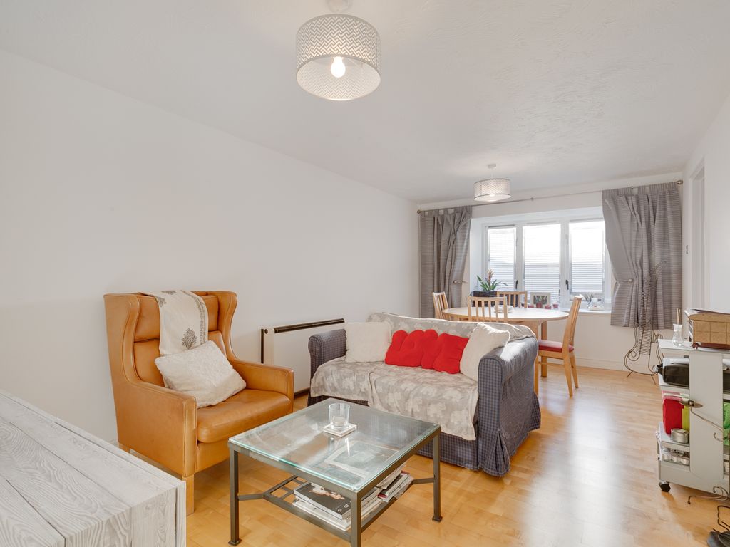 2 bed flat for sale in Transom Square, London E14, £389,995