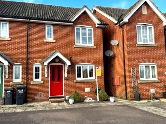 3 bed end terrace house for sale in Tansey End, Biggleswade SG18, £370,000